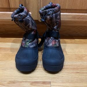 Boys size 6 camo boots